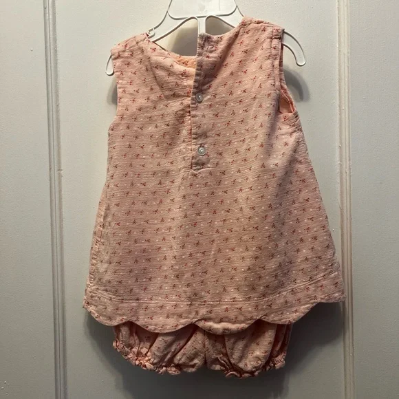 Adorable scalloped shirt and bloomers - Picture 2 of 3